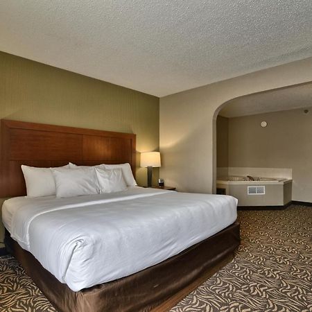 Clarion Inn & Suites - University Area Cortland Esterno foto