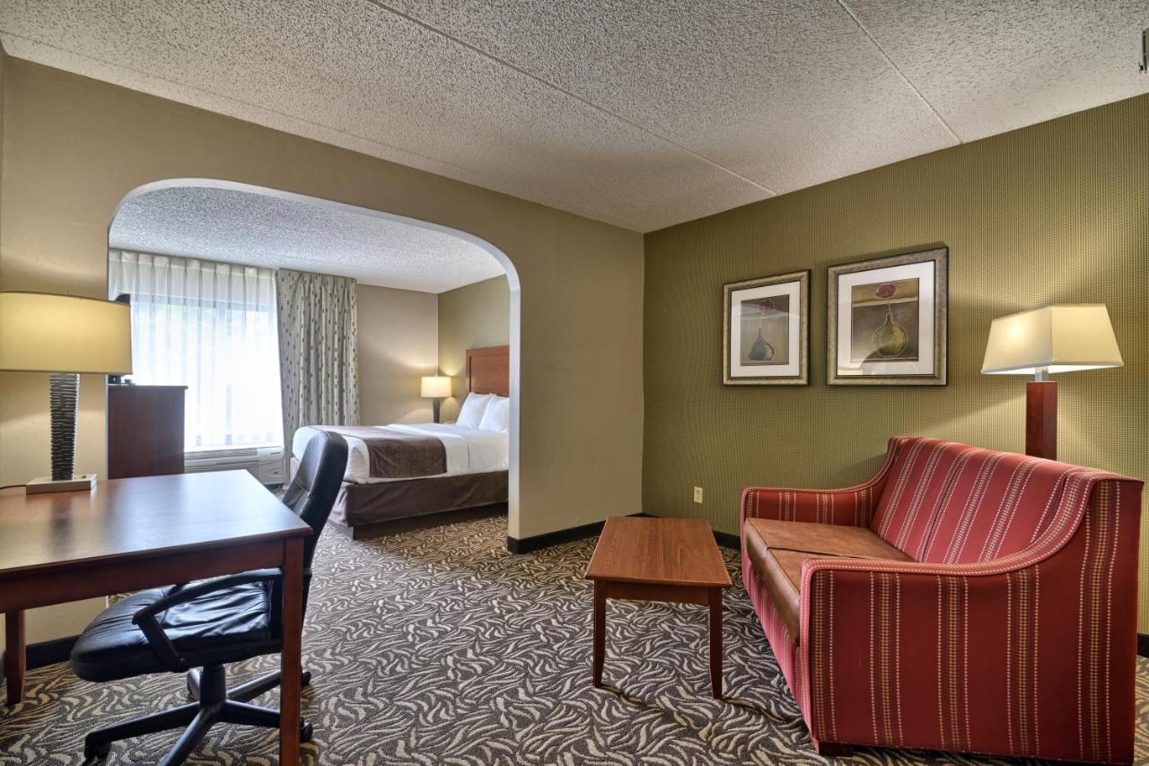 Clarion Inn & Suites - University Area Cortland Esterno foto