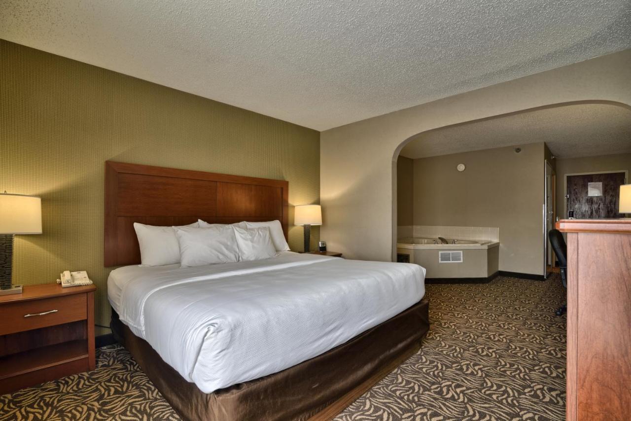 Clarion Inn & Suites - University Area Cortland Esterno foto