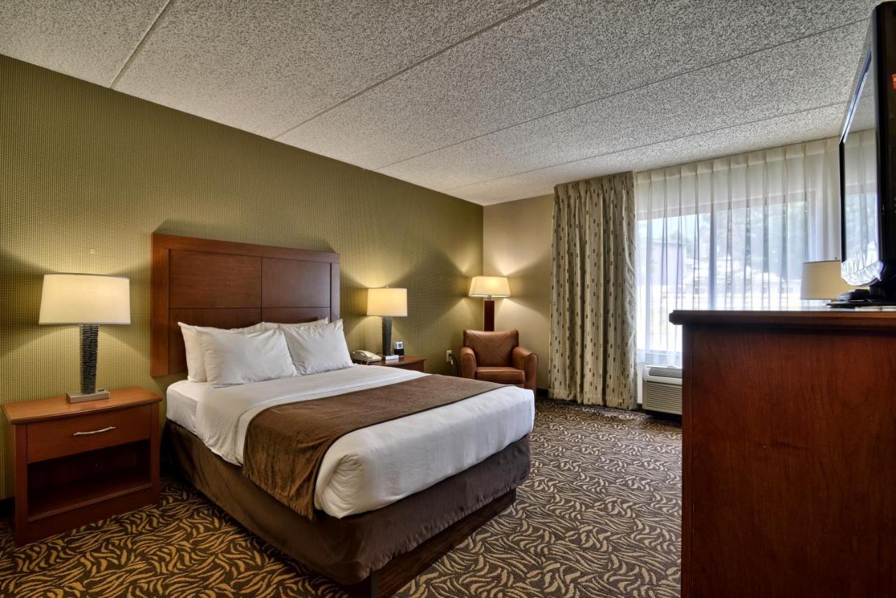 Clarion Inn & Suites - University Area Cortland Esterno foto