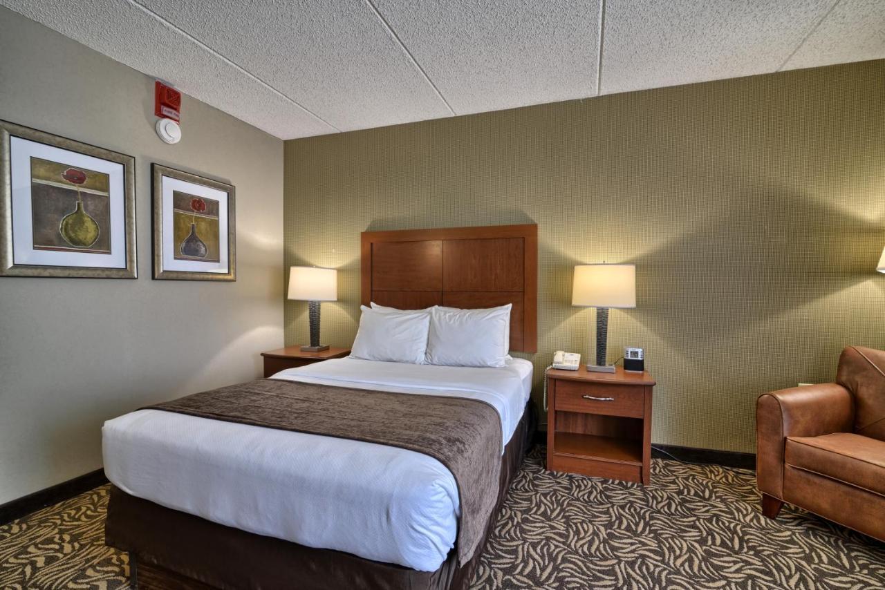 Clarion Inn & Suites - University Area Cortland Esterno foto