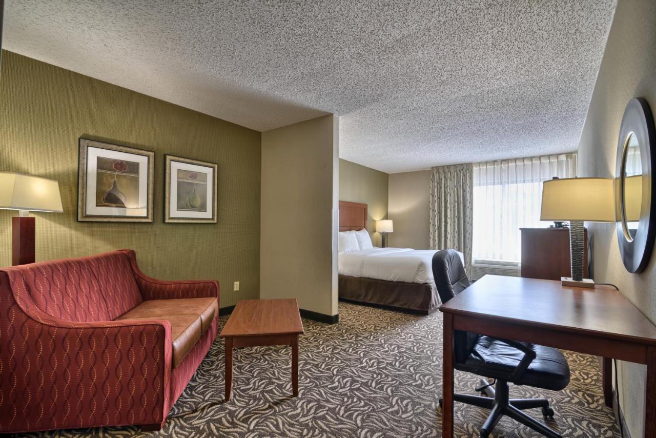 Clarion Inn & Suites - University Area Cortland Esterno foto