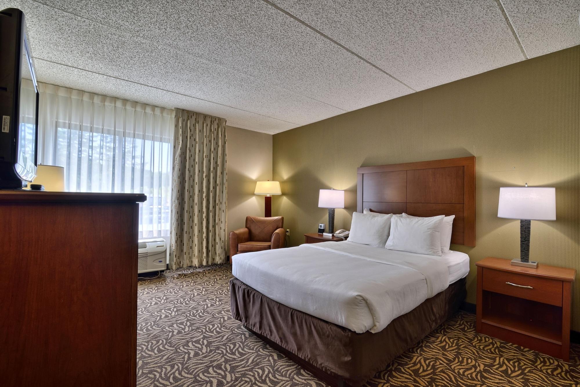 Clarion Inn & Suites - University Area Cortland Esterno foto