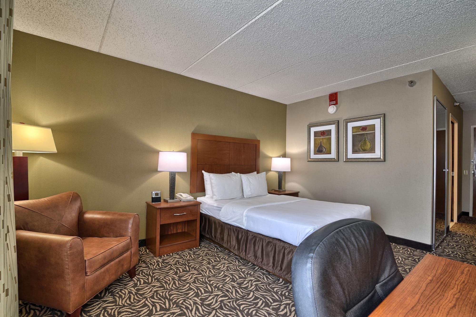 Clarion Inn & Suites - University Area Cortland Esterno foto