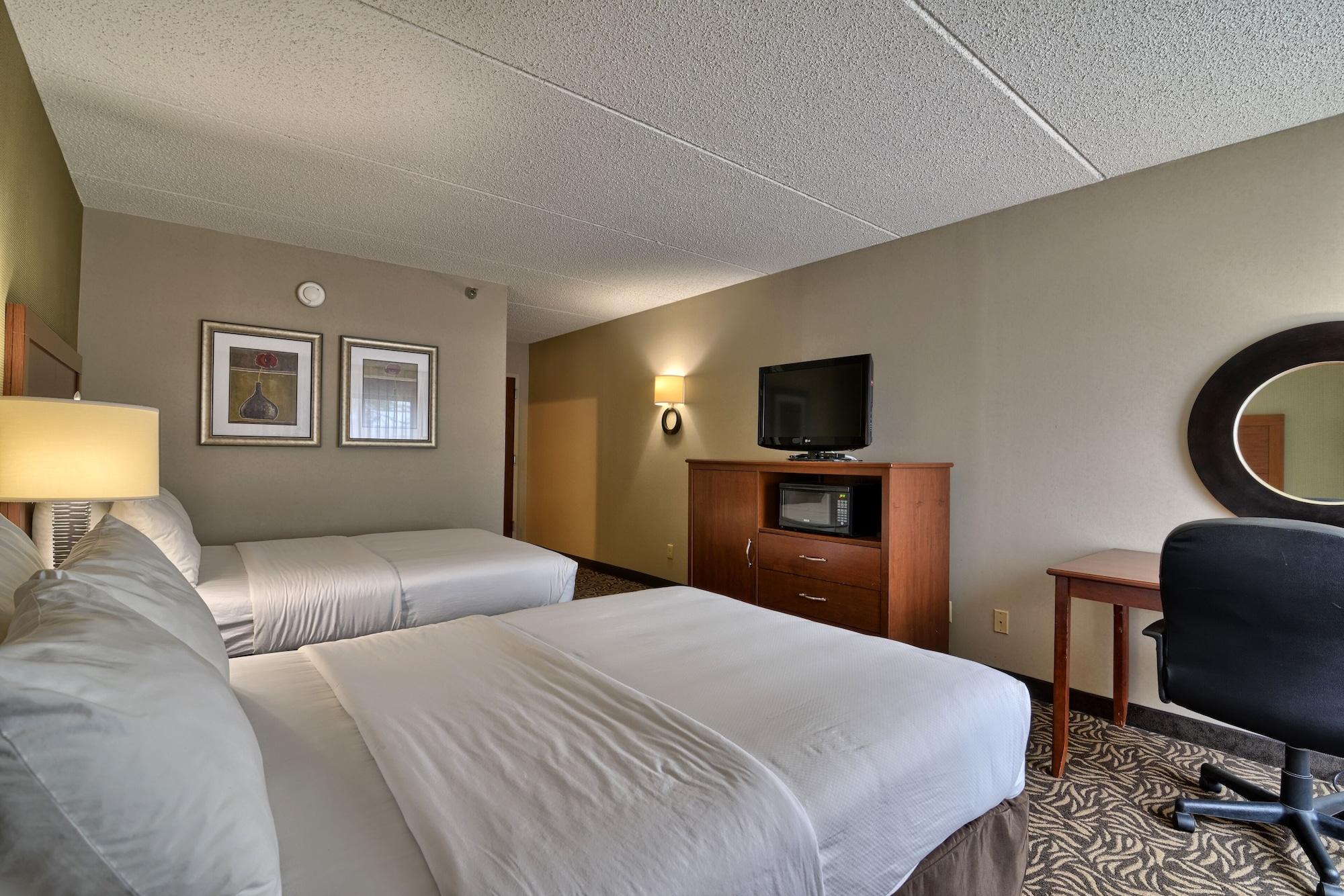 Clarion Inn & Suites - University Area Cortland Esterno foto