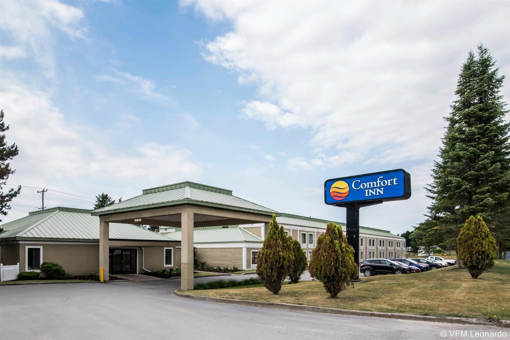 Clarion Inn & Suites - University Area Cortland Esterno foto