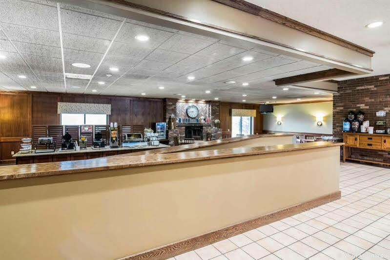 Clarion Inn & Suites - University Area Cortland Esterno foto