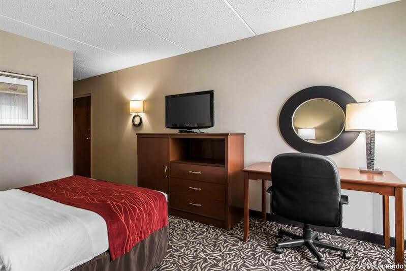 Clarion Inn & Suites - University Area Cortland Esterno foto