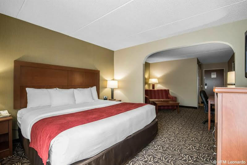 Clarion Inn & Suites - University Area Cortland Esterno foto